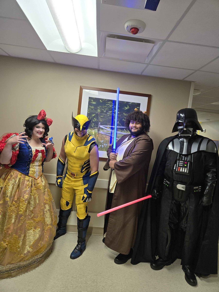 Mechanicalnerd2's tweet image. Visit to the Children&apos;s Hospital. Kids frigen love Darth Vader