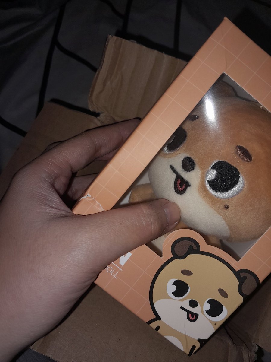 d_shablue's tweet photo. Ya allah nangis banget box don gue plastiknya lepas😭😭😭😭😭 https://t.co/M5pkhhHnH7