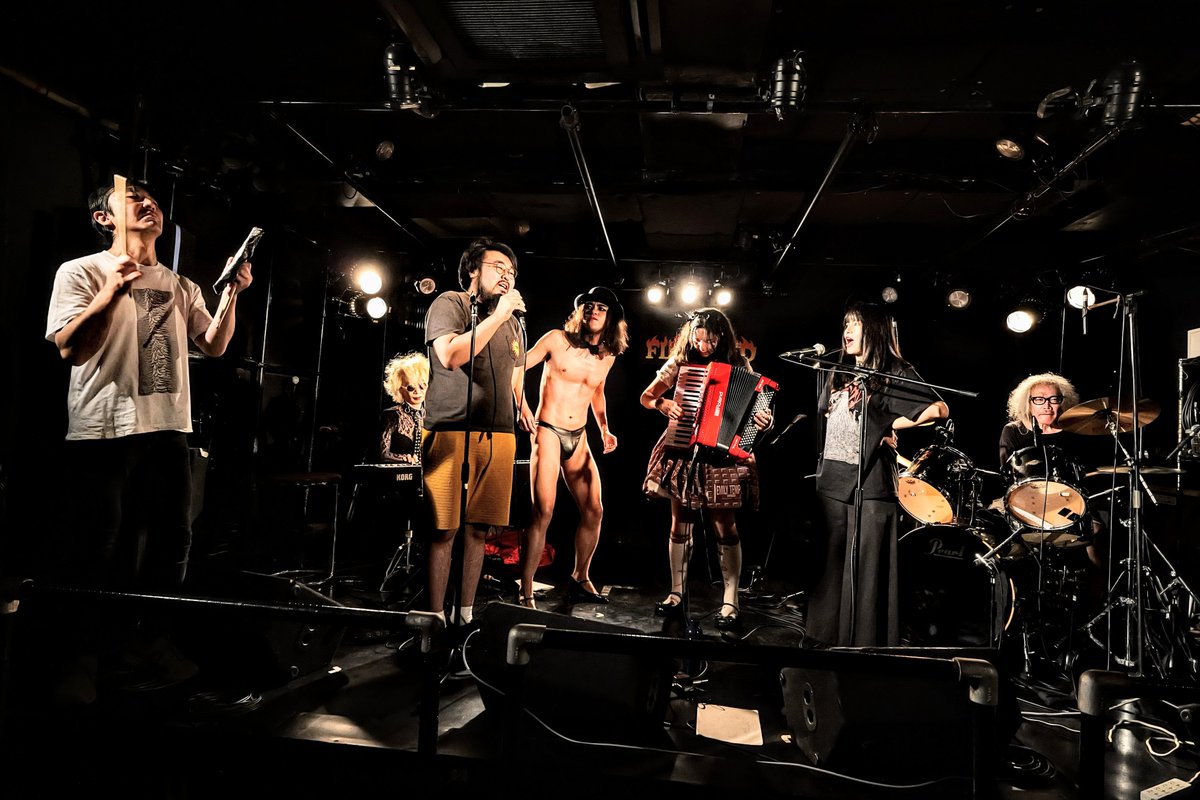 lunglungtata's tweet photo. 最終的に、全演者さん強制参加型のアドリブコラボコーナー。
このヂゴク感懐かしいw
(ナゼか橋爪さんw)

久方ぶりに遭遇した安定の混沌……ありがとうございましたw

#蛇腹SLASH
#彩Saya
#gloptin
#悪魔と捨て子
[#蜂鳥あみ太＝４号+
#Devil]
#孤高の奇譚
#新松戸FIREBIRD https://t.co/OGOL7yVZqg
