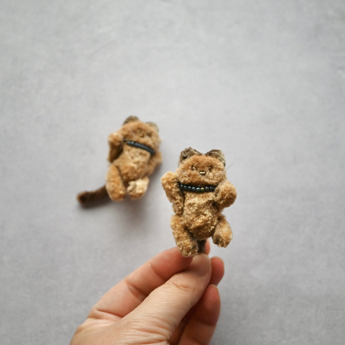 10/10からの個展用のぬいぐるみを仕上げ中🙌🏻
今回は初めてのものもいろいろ作ってます！

パンチニードルのぬいぐるみは基本は毛糸なんだけど
3,4枚目は刺繍糸
少しづつ刺繍糸のも増やしていきたいな

あともう少し！がんばろ！