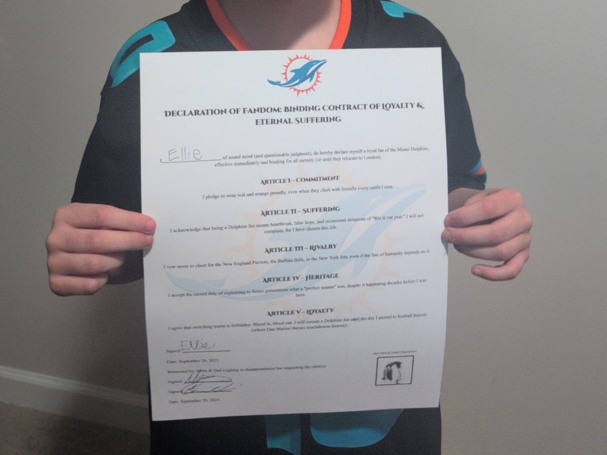 HighpointFL's tweet photo. @MiamiDolphins I'm a die hard Bucs fan, but I let my kids make their own decisions, even if it's the wrong one. https://t.co/KrHsqoZyyE