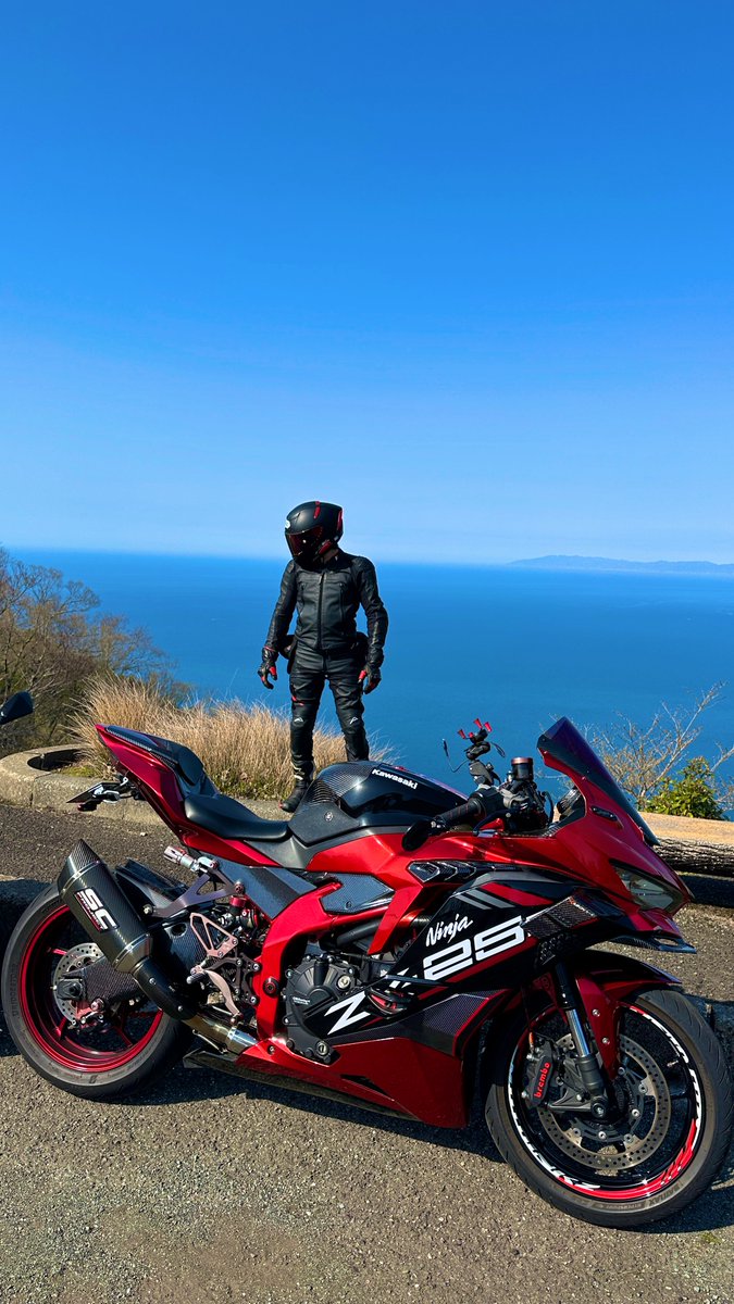 愛車で走行会でいいので
一度はサーキットを走ってみたい🏍³₃