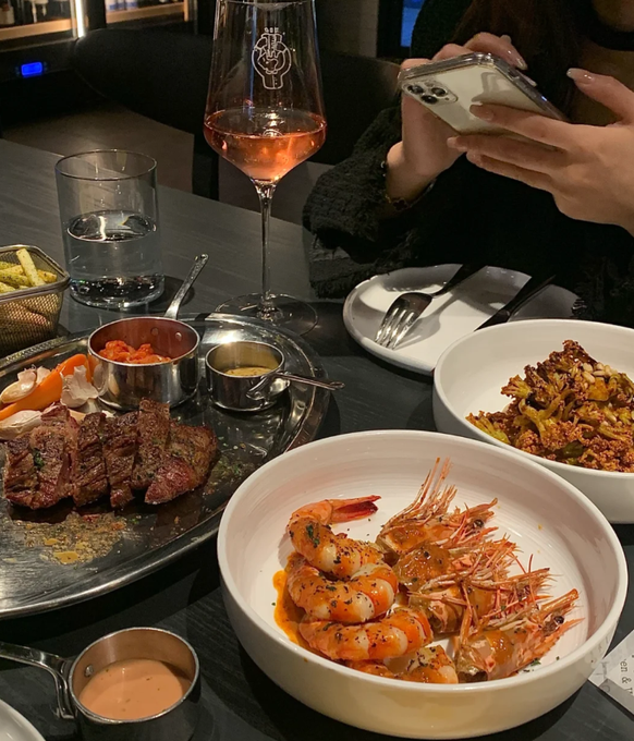 kily_h's tweet image. A perfect pairing of flavors and good company. Cheers to nights like this. ✨🍷