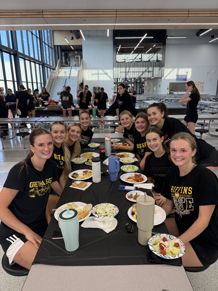 GretnaEastVB's tweet photo. Fueling up before senior night tomorrow🍝💛 

Thank you to our parents for the delicious meal!

#GriffVb #ItsAGreatDayToBeAGriffin https://t.co/KTegYW3Fpk