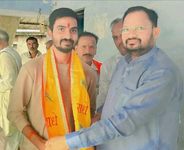 SuryaManiPatha1's tweet photo. लोक प्रिय जन नायक पूर्व सांसद पूर्व मंत्री वर्तमान जिला पंचायत अध्यक्ष श्रावस्ती श्रावस्ती की शान लाखों लोगों के प्रेरणा श्रोत माननीय श्री मान @daddanmishra जी को जन्मदिन की हार्दिक शुभकामनाएँ💐💐
माता रानी की कृपा आप पर हमेशा बनी रहे 💐💐
सूर्य मणि पाठक https://t.co/kukBlqRVqA
