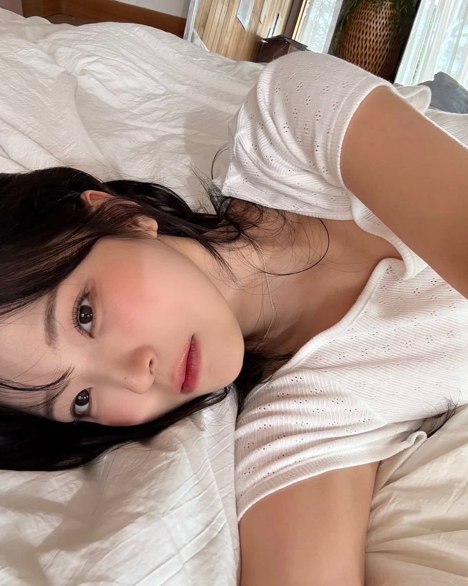 weveper's tweet photo. ㅤ

⌞ #with_fleuver: #εʟʟα 𝚓𝚞𝚜𝚝 𝚜𝚑𝚊𝚛𝚎𝚍 𝚊 𝚗𝚎𝚠 𝚙𝚘𝚜𝚝! ⌝

Siapa yg sudah siap siap tapi habis itu males keluar? ☝🏻

ㅤ https://t.co/XkRzMozcrF