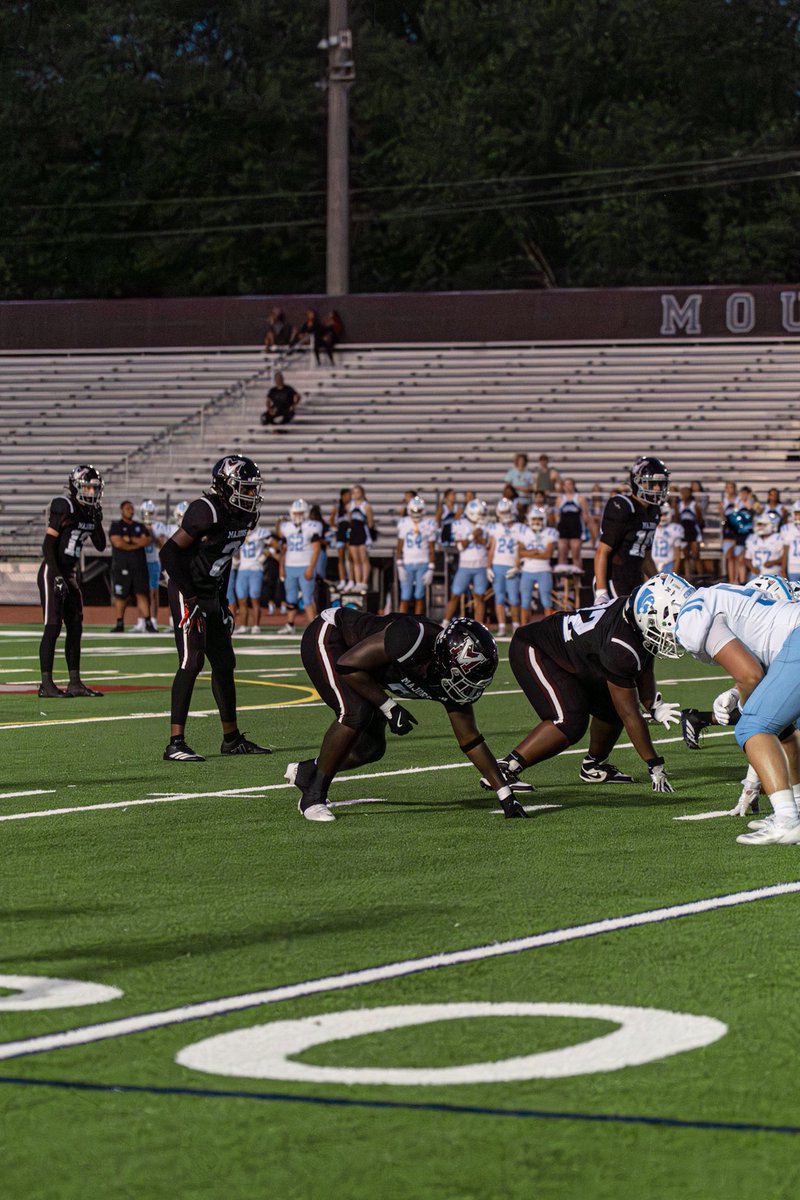 Senior season mid season tape 

hudl.com/v/2Sr42x

<a href="/MVMajorFootball/">Mt. Vernon Football</a>