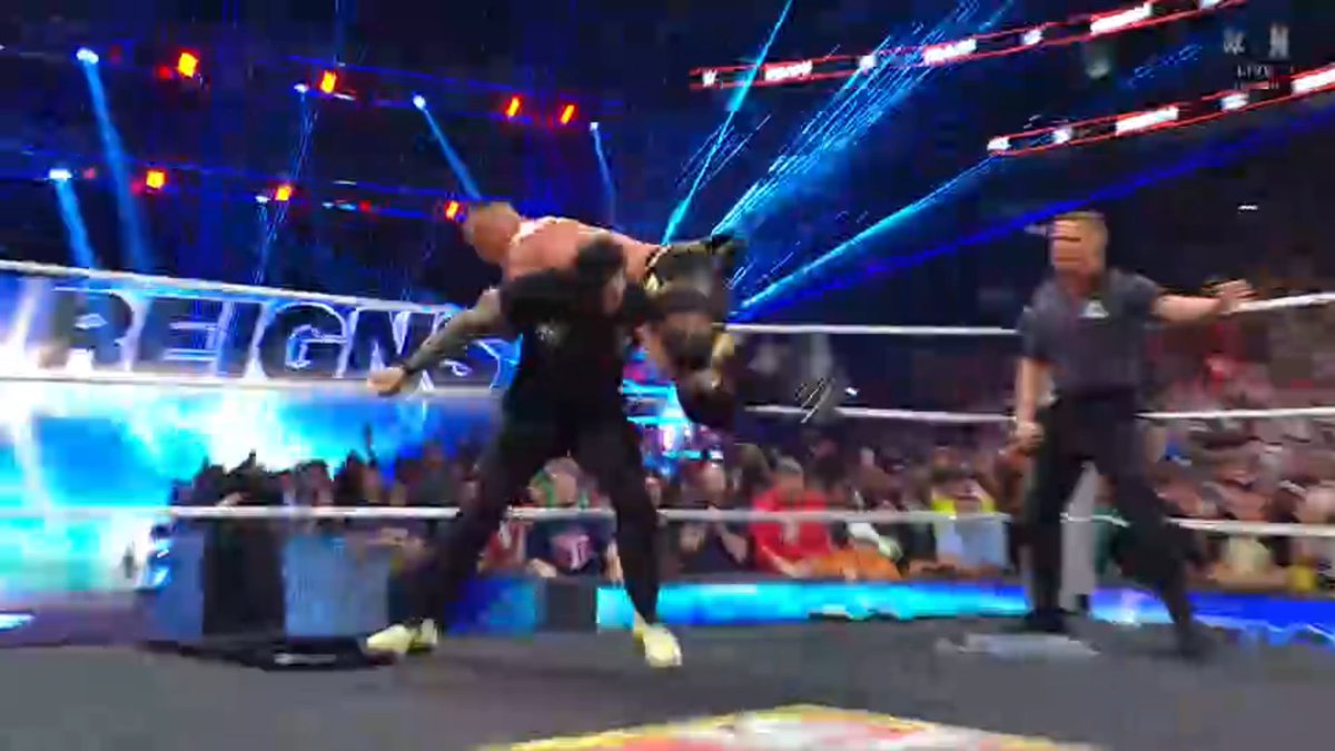 RomanRSource's tweet image. #RomanReigns #RomanEmpire #TheOTC #OTC #HeadoftheTable #TribalChief #WWE #WWERAW