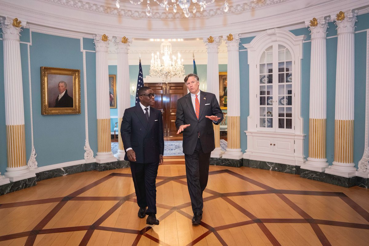 Como una de mis actividades de este lunes en Washington DC, he tenido una importante reunión con #ChristopherThomas, Secretario de Estado Adjunto del Gobierno estadounidense. 

El encuentro, llevado a cabo en el Departamento de Estado, ha sido una ocasión propicia para reafirmar