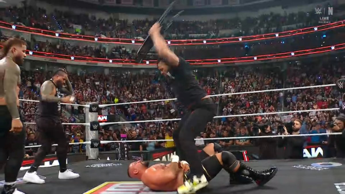 RomanRSource's tweet image. #RomanReigns #RomanEmpire #TheOTC #OTC #HeadoftheTable #TribalChief #WWE #WWERAW