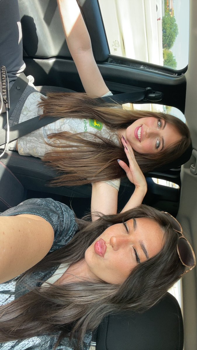 a jungler and her ad carry