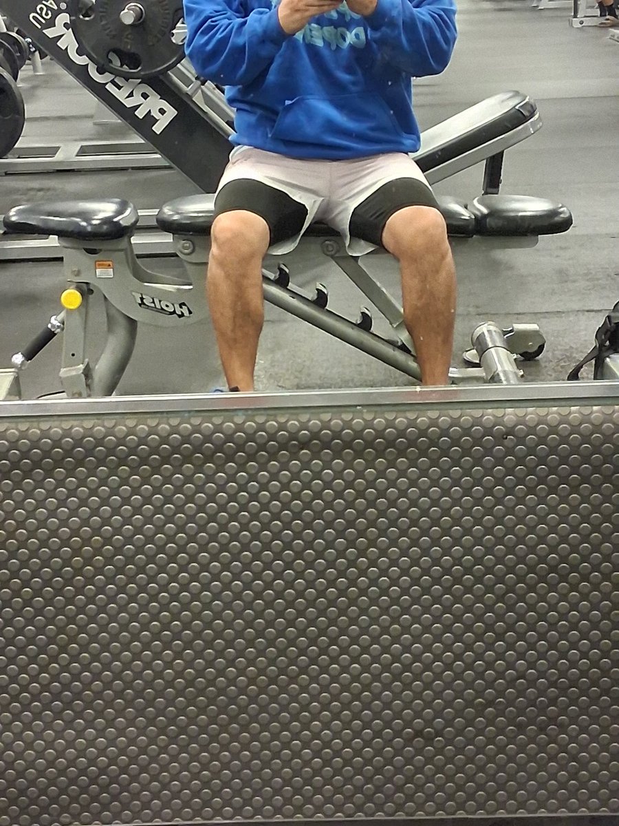 fuegojake's tweet photo. Definition is coming in nicely!! #gym #legday https://t.co/GlIwfOjUAq
