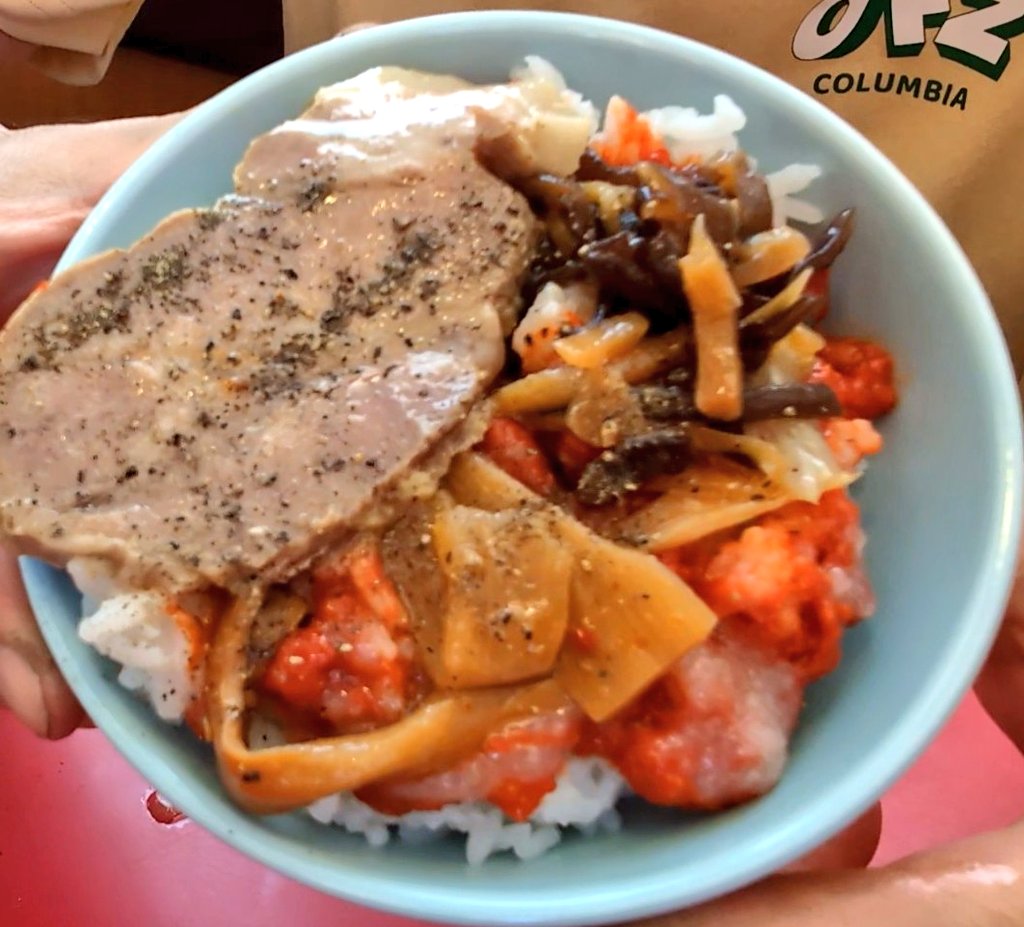 2025/山うま155杯目
濃厚白みそとんこつラーメン
硬め
海苔5枚　半ライス♪(セット)

生姜が効いてますなぁ〜

きくらげ佃煮と
特製中太麺が( ﾟДﾟ)ｳﾏｰ

#山岡家 神栖店
#ガリバタ醤油食べたい
#濃厚白みそとんこつラーメン
#期間限定