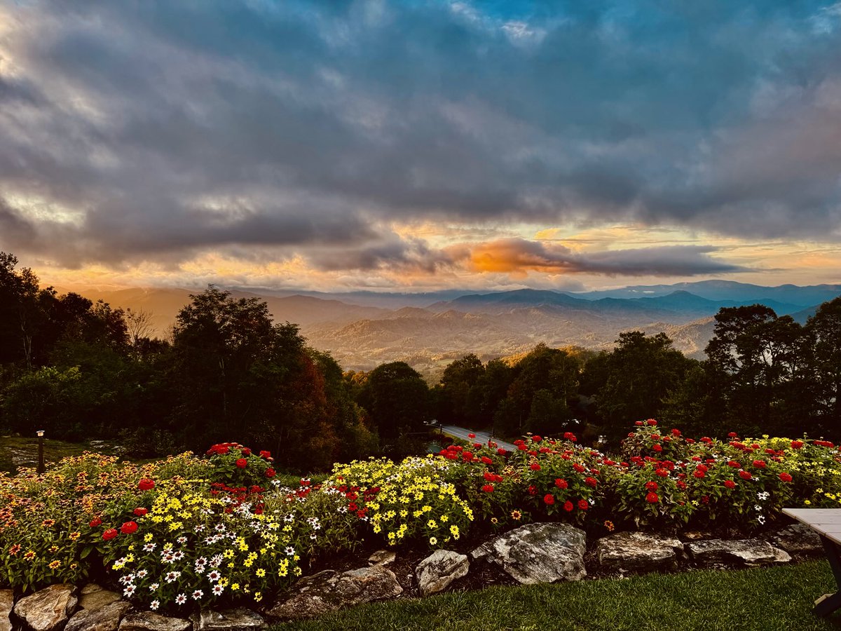 tjamieibm's tweet image. This weekend we celebrated the anniversary of hurricane #Helene, recognizing recovery and resilience in western North Carolina. #northcarolina ⁦@Western_NC⁩ #burnsville ⁦@mountainaircc⁩ #mountainstrong