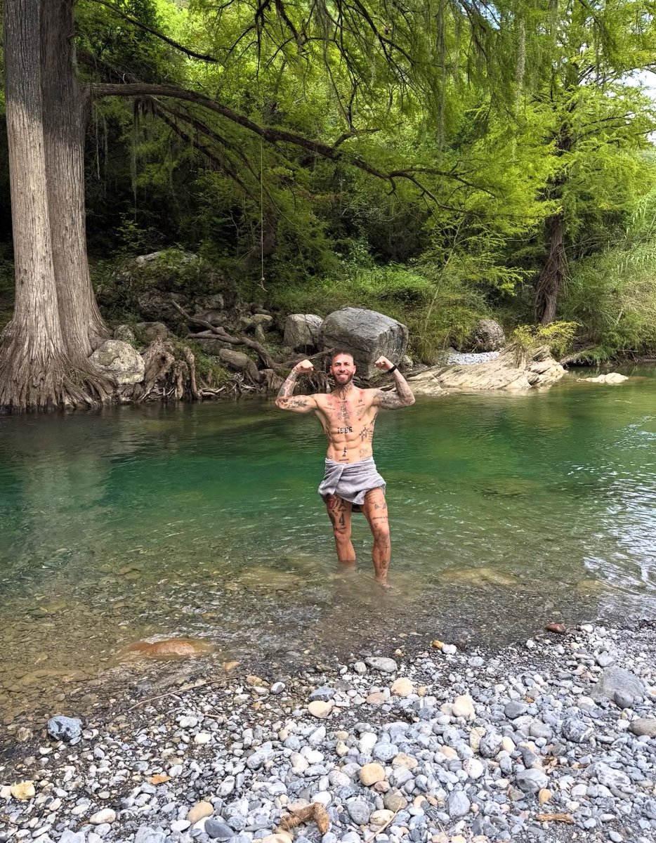 SomosRayados's tweet photo. Sergio Ramos paseándose literalmente en el Río Ramos. De ser meme a una realidad… https://t.co/et3hzXOaXj