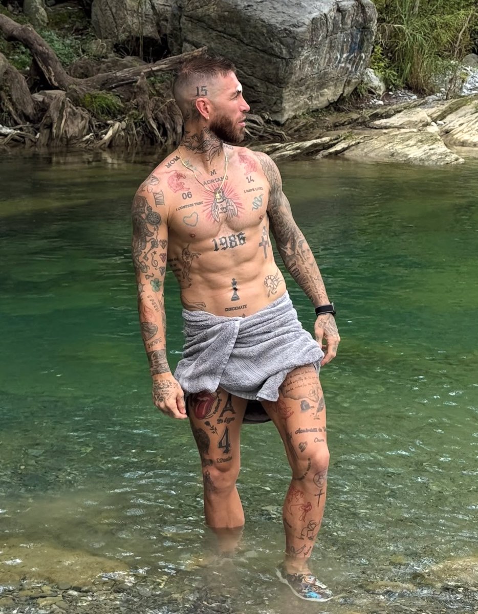 SomosRayados's tweet photo. Sergio Ramos paseándose literalmente en el Río Ramos. De ser meme a una realidad… https://t.co/et3hzXOaXj