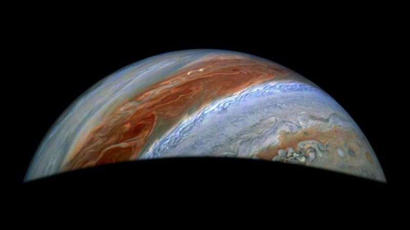 comical_engr's tweet image. That’s an image of Jupiter! Captured by NASA’s Juno spacecraft during its 69th close pass, it showcases the planet’s northern high latitudes with incredible detail. The alternating belts and zones, along with the turbulence where opposing jet streams collide, are beautifully…
