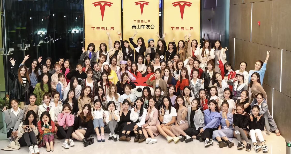 boolusilan's tweet image. Girls love Teslas. 

The Tesla Owners Club in Xiaoshan, Zhejiang, from a few years ago.