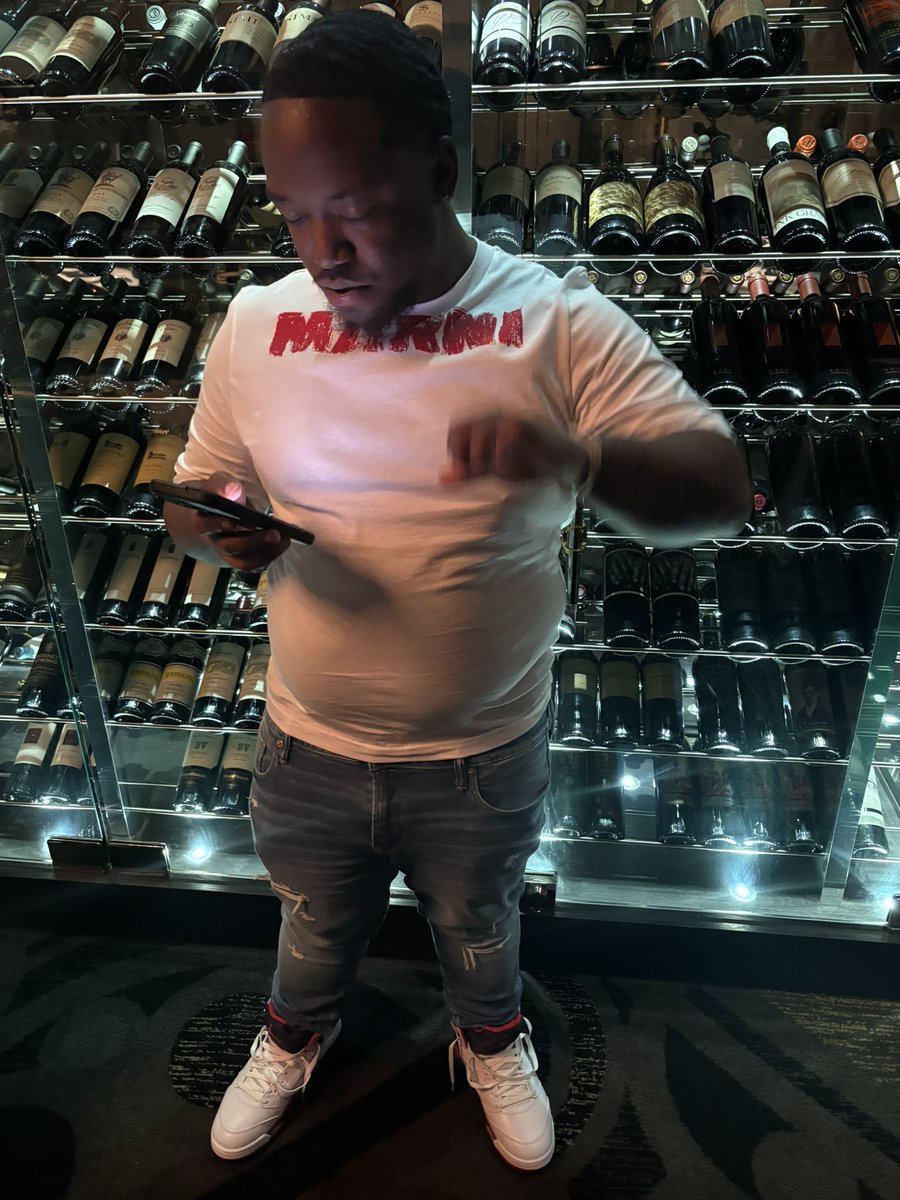 _Moneyy24's tweet photo. The Biggest !!! https://t.co/Fr5FjQrcx7