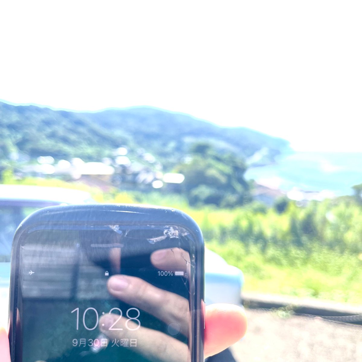miyanokura2_666's tweet photo. ←2年前の今日
絶望状態で最後の記念にスカイツリー

→2年後の今日
長崎に来て一番のお気に入りの場所で

この2年間でホームレス、鬱を脱しました。

･仕事も出来るようになる
･帰る家もある
･ご飯も食べられる
･猫も飼える
･車も手に入れる
･穏やかな精神も生きる希望もある

鬱でホームレスの時は良い未来を全く想像できなかったけど、人生って分からない。今が良ければそれでいいんです🐱