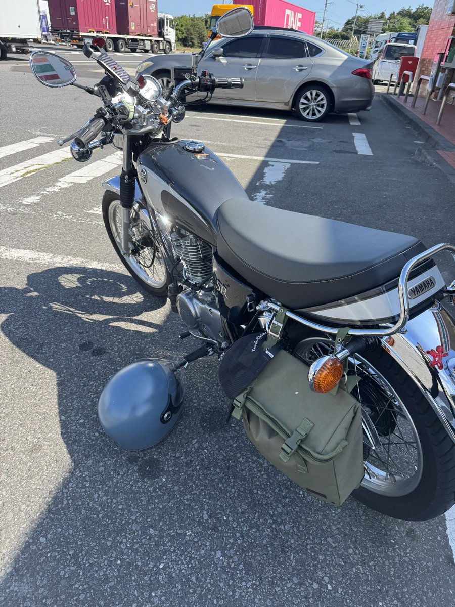 動かなくなっちゃった😭
レッカー待ち。
多分、バッテリー？
スゥーッとエンジンが止まり、スゥーッとニュートラルランプが消えた。
そしてエンジンチェックランプ点灯。