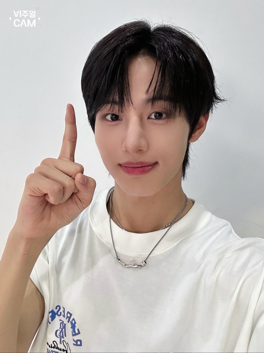 MnetKR's tweet image. 아이딧 누군데;;
아이딧이 누군데 제멋대로 찬란하게 빛나는딧!
ㄴ (빛나 주셔서) 감사합니다. Thank You, ありがとう(ございます)。謝謝.

🔗 youtu.be/lUFn7LR4Su0

#VISUALCAM
#IDID #아이딧 #제멋대로_찬란하게
@IDID_starship