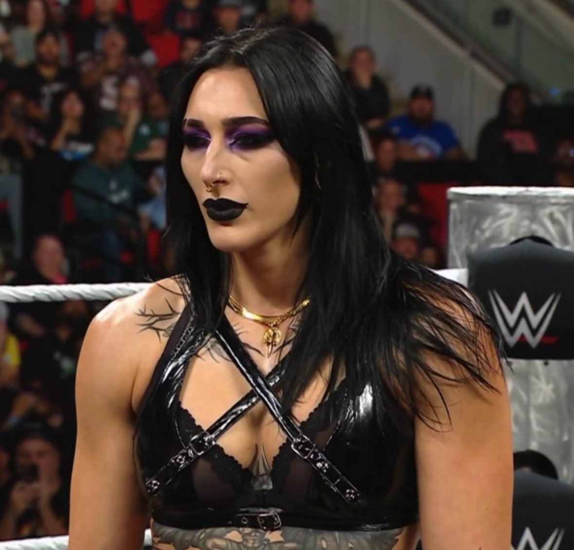 vaquersriptide's tweet image. save me rhea ripley
