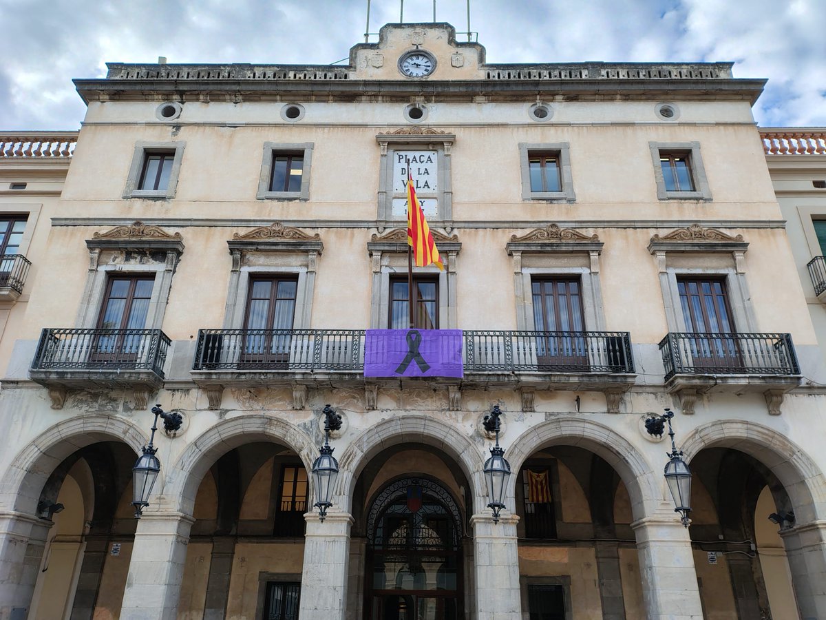 Vilanova i la Geltrú (@ajuntamentvng) on Twitter photo ⚫️L'Ajuntament de #vng condemna un nou crim de #violenciamasclista. Una dona de 29 anys ha estat assassinada a la província de Sevilla
🟪Pengem el domàs lila amb crespó negre en senyal de dol i rebuig per aquest nou crim
<a href="/gisela_vargas/">Gisela Vargas</a> ⚫️L'Ajuntament de #vng condemna un nou crim de #violenciamasclista. Una dona de 29 anys ha estat assassinada a la província de Sevilla
🟪Pengem el domàs lila amb crespó negre en senyal de dol i rebuig per aquest nou crim
<a href="/gisela_vargas/">Gisela Vargas</a>