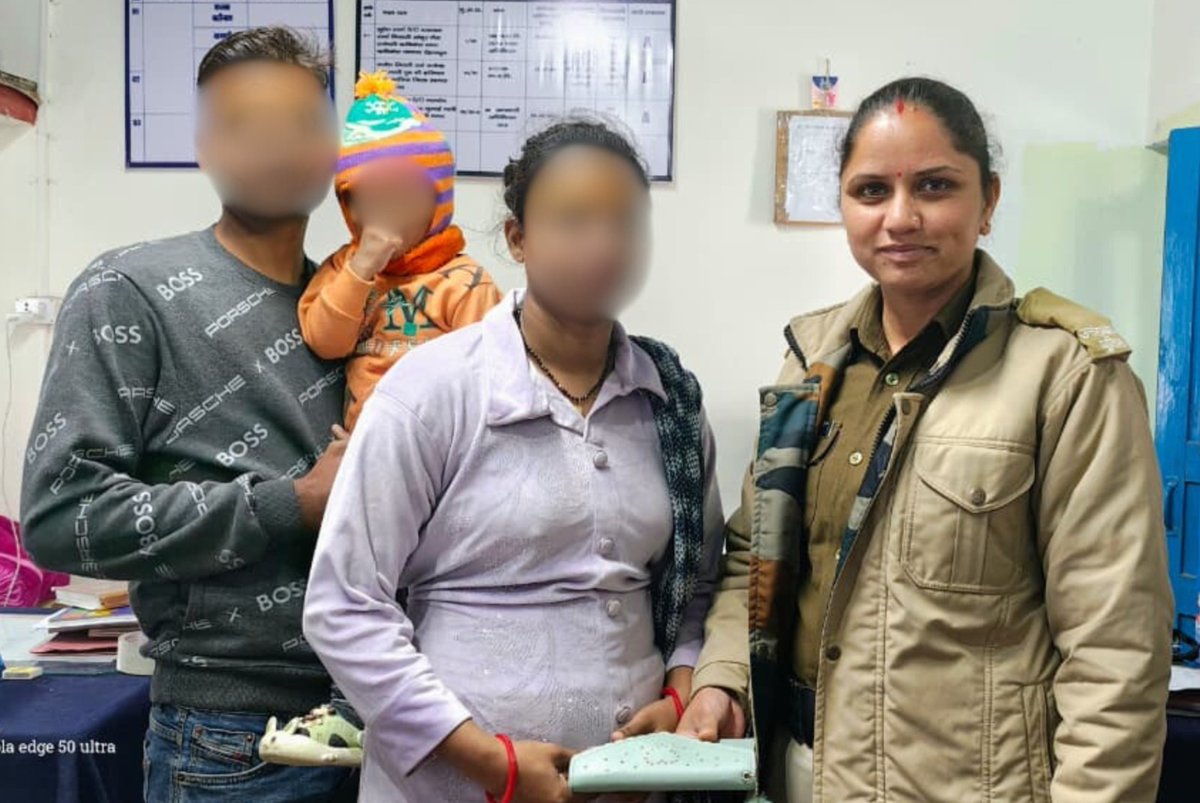 🙏 कोतवाली बद्रीनाथ पुलिस की ईमानदारी की मिसाल 🙏

🔹 दर्शन के दौरान श्रद्धालु दंपति का खोया पर्स पुलिस ने लौटाया
🔹 नकदी व महत्वपूर्ण दस्तावेज किये सुरक्षित सुपुर्द
🔹 श्रद्धालुओं ने पुलिस की ईमानदारी व संवेदनशीलता की सराहना की
#uttarakhandpolice #ukpolicehaisath