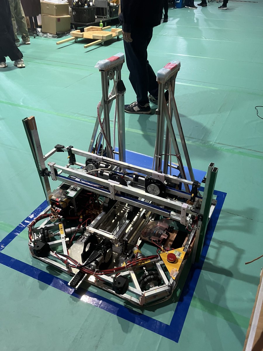 mit0_in0's tweet image. まだロボット開封してないので大会の時撮った一枚を