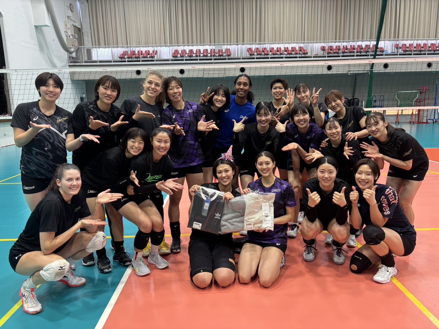 超希少 クインシーズ刈谷 トヨタ車体 選手支給品 シャツ パープルユニフォーム着用の「刈谷シリーズ」開幕！ - スポーツナビ
