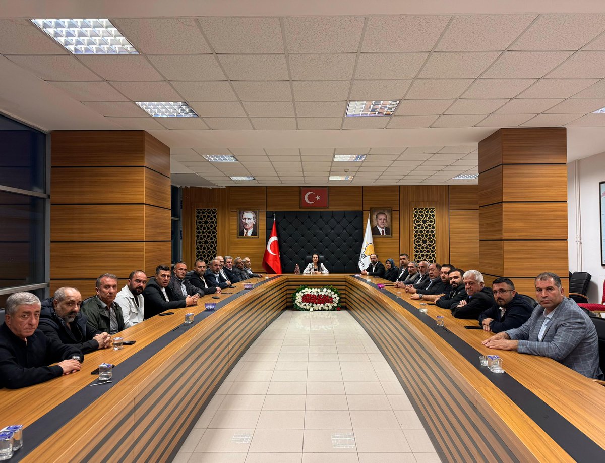 AkpartiBitlis13's tweet photo. Haftalık Olağan İl Yönetim Kurulu Toplantımızı, İl Başkan Vekilimiz Sn. Neşe Yüksel başkanlığında gerçekleştirdik.

Teşkilat çalışmalarımızı değerlendirdiğimiz, gündem ve hedeflerimizi ele aldığımız toplantımızın hayırlara vesile olmasını diliyoruz.

@abuyukgumus @AKGMTeskilat https://t.co/lYWD30f0hH