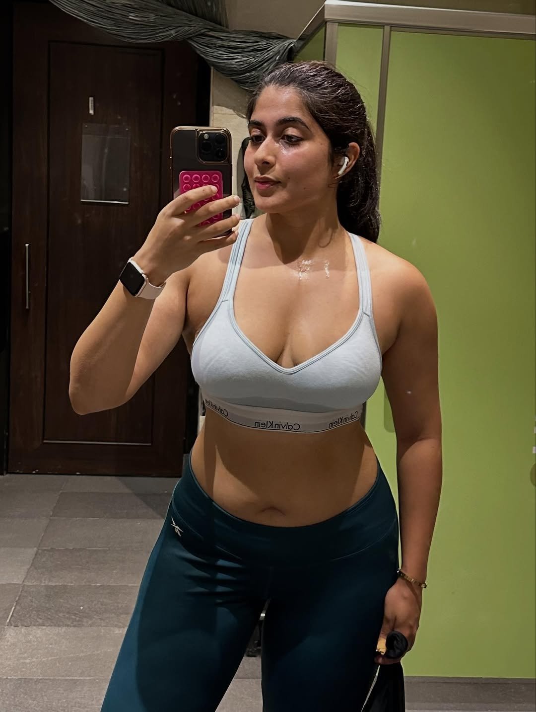 G2E2DwYbAAArbGi?format=jpg&name=large