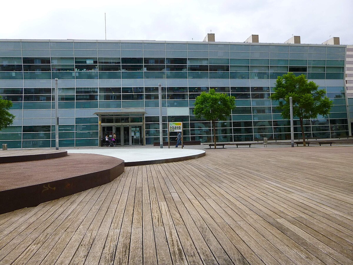 CELHospitalet's tweet photo. 🔴Recordem que els socis del club esteu convocats aquest vespre, a les 19h, a l'Assemblea General Extraordinària, al CC Bellvitge-Gornal (Plaça de la Cultura, 1). 

🚇Metro L1 Bellvitge
🚌LH1, LH2, M14
🚆Rodalies Bellvitge-Gornal

🔗https://t.co/WRcerwDPDl https://t.co/1qScEhjANM