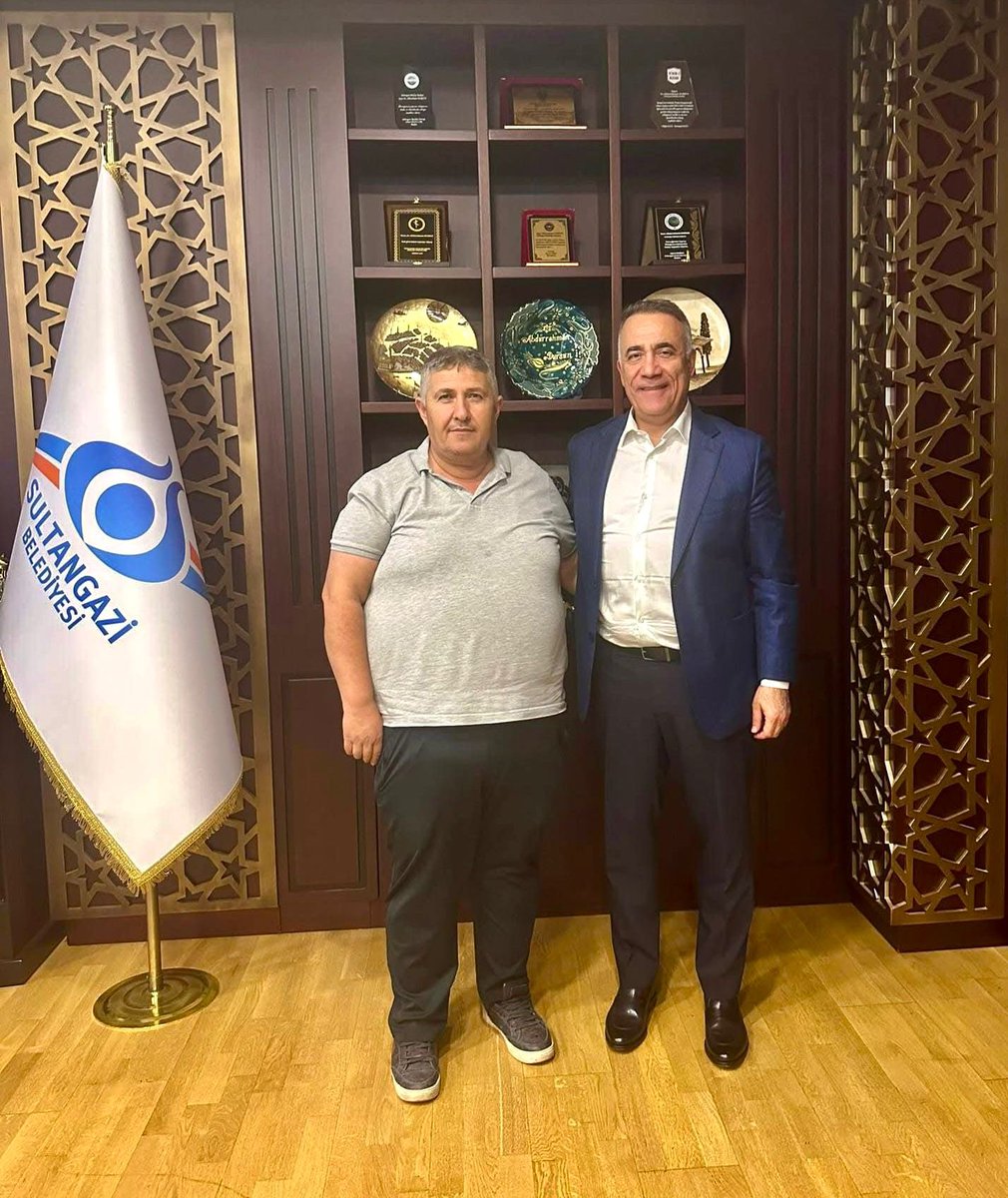 Adıyaman’ımızın sevilen isimlerinden, kıymetli kardeşim Mehmet Bozan’ın elim bir trafik kazasında hayatını kaybettiğini büyük bir üzüntüyle öğrendim.

Merhuma Allah’tan rahmet; ailesine, yakınlarına ve tüm sevenlerine başsağlığı diliyorum.

Mekânı cennet, makamı âli olsun.