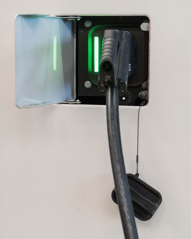 Après des essais en Andalousie sous 45°C, l'#eIntouro #MercedesBenz 100% électrique a démontré toute sa fiabilité ! Ces essais complètent avec succès les tests réalisés jusqu’à -30°C en Finlande ! Pour en savoir plus, rendez-vous à #BusworldEurope ! fcld.ly/dhjlv5y