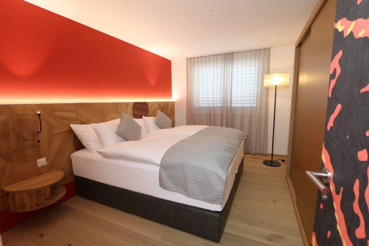 NouveauAG's tweet image. Herbst im Wallis = Weinernte! Genießen Sie in Salgesch eine Degustation in unserem Stübli. Für längere Aufenthalte: De Luxe Studios &amp;amp; Suiten im BnB Vino Veritas.

🌐mathier.com/de/weinferien/…

#mathier #diegomathier #wallis #salgesch #walliserwein #BnBVinoVeritas