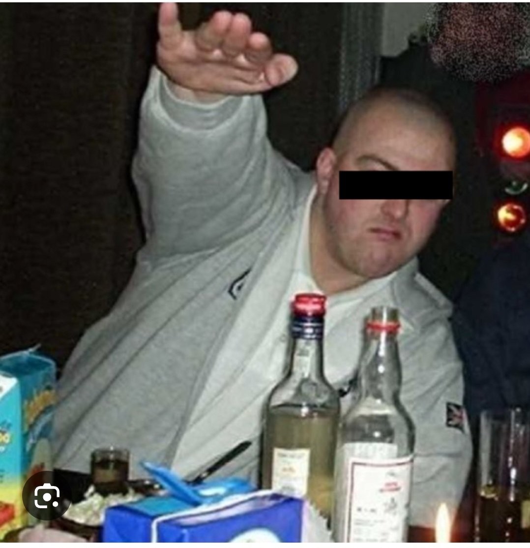 PanJacekT's tweet photo. @GiertychRoman Jakby coś to Pan Foka zawsze pomoże https://t.co/M6GK8dHnUu