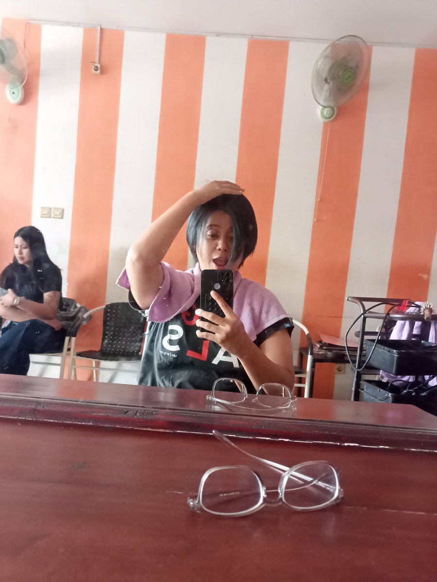 Rambutnya di setrika lagi! 😂