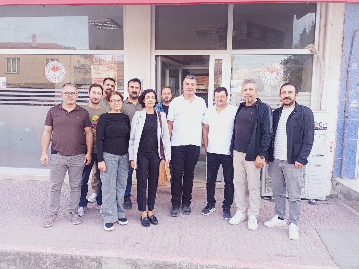 📍Balıkesir

Veteriner Hekim-Sen Balıkesir İl Temsilcimiz Veteriner Hekim Nevriye Korkut ve İl Yönetimimiz tarafından; İvrindi  İlçe Tarım ve Orman Müdürlüğü ziyaret edildi.

Yapılan çalışmalarımız, mesleki sorunlarımız ve çözüm önerileri konuşuldu.

İlçe Müdürümüze ve tüm