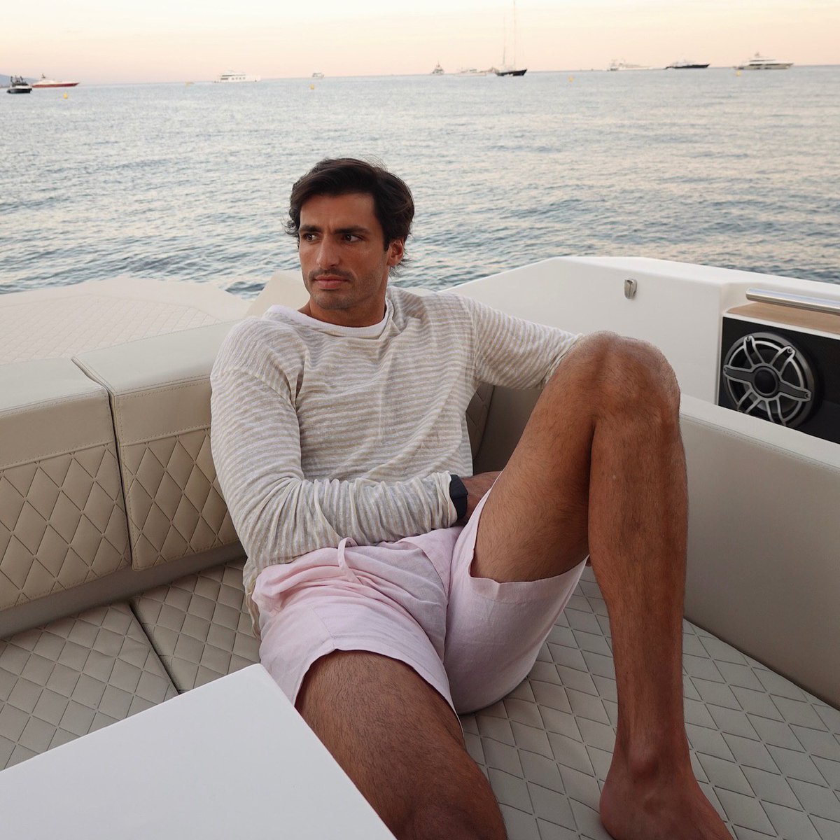 styledinred's tweet image. thinking about carlos sainz's thighs