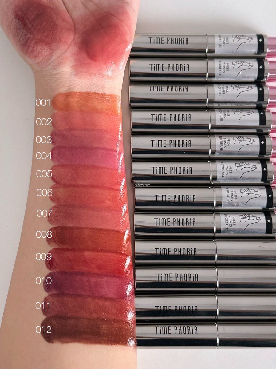 reviewchoey's tweet photo. ทาเช้าอยู่จรดค่ำไม่เกินจริง ฉ่ำ + สีชัดดด ลิปไวนิลตัวใหม่ Time Phoria ทำถึงมากก✨ คือสีชัดมากกก สวยย เนื้อฉ่ำแต่ไม่หนึบปากเลย ทาทิ้งไว้ 2-3 นาที ทนจนลืมชาติเกิด ทนมากกกก แล้วโทนสีสวยมากกก บอกเลยว่าชัดตั้งแต่ปาดแรกอ่ะ ฮือชอบ สวยมากกกกก https://t.co/BDwIxveKQq