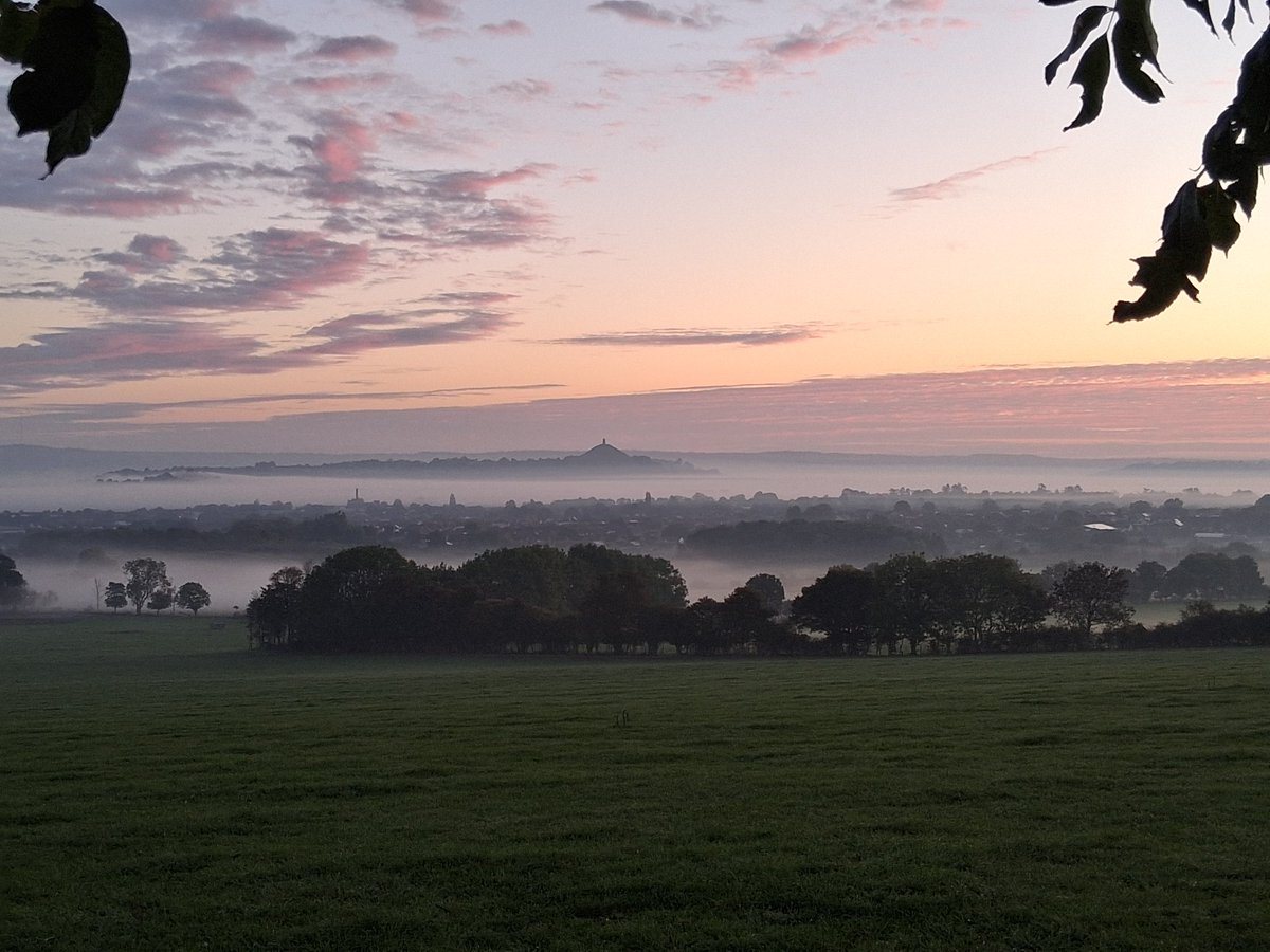marksmeanderin1's tweet photo. Glastonbury Tor
Inspired by the pics seen on here, I just had to stop on my way to work and capture the beautiful view
#somerset #Glastonbury #sunrise #drivetowork https://t.co/TWD4lXV3MY