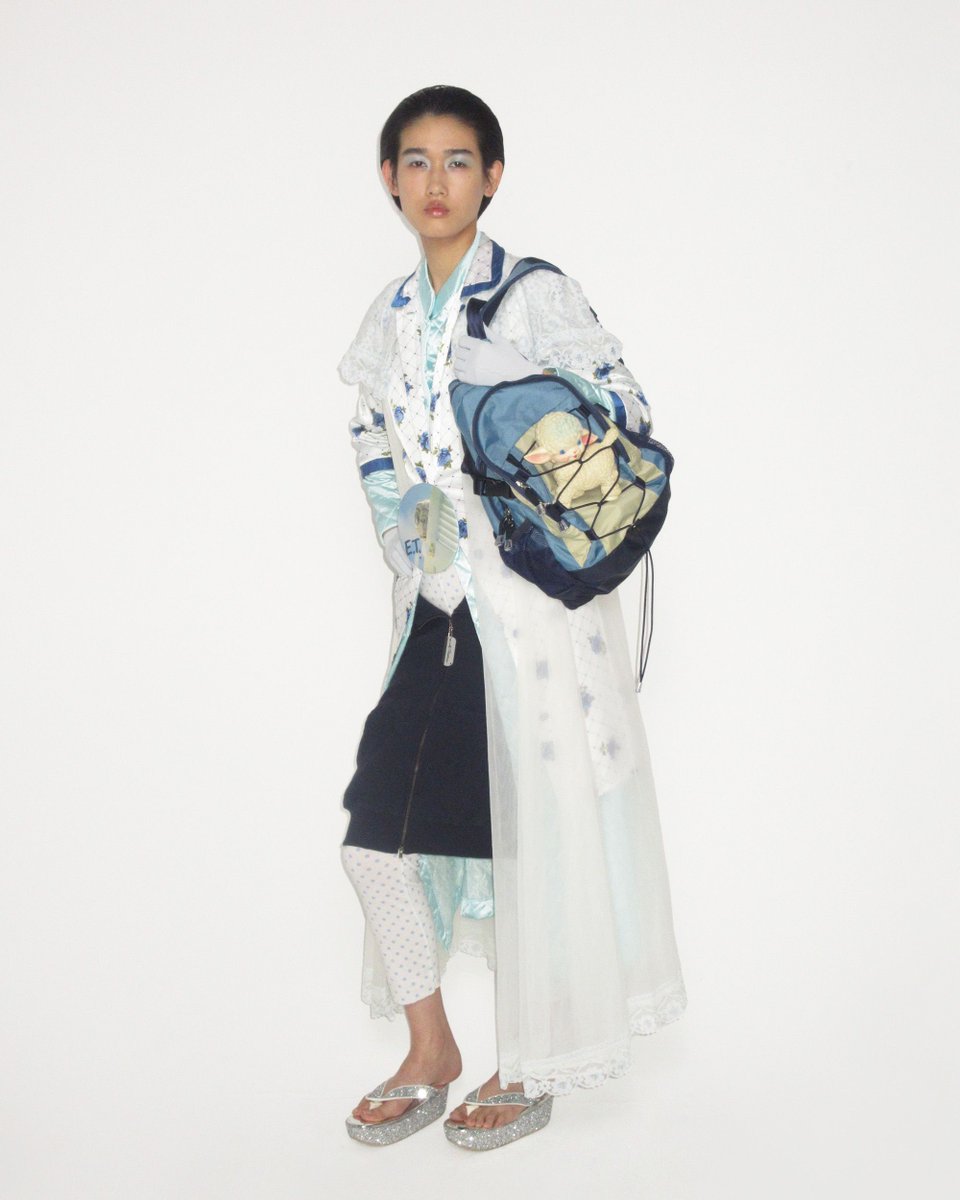 〈ケイスケヨシダ〉や〈ジェニーファックス〉の秋冬新作と古着を自由にMIX！

ブランケットはスカートに、缶バッジはベルトに、カレンダーはボウタイに!? スタイリストJamie-Maree Shiptonが魅せる“見立て”の極意 
ginzamag.com/categories/fas…