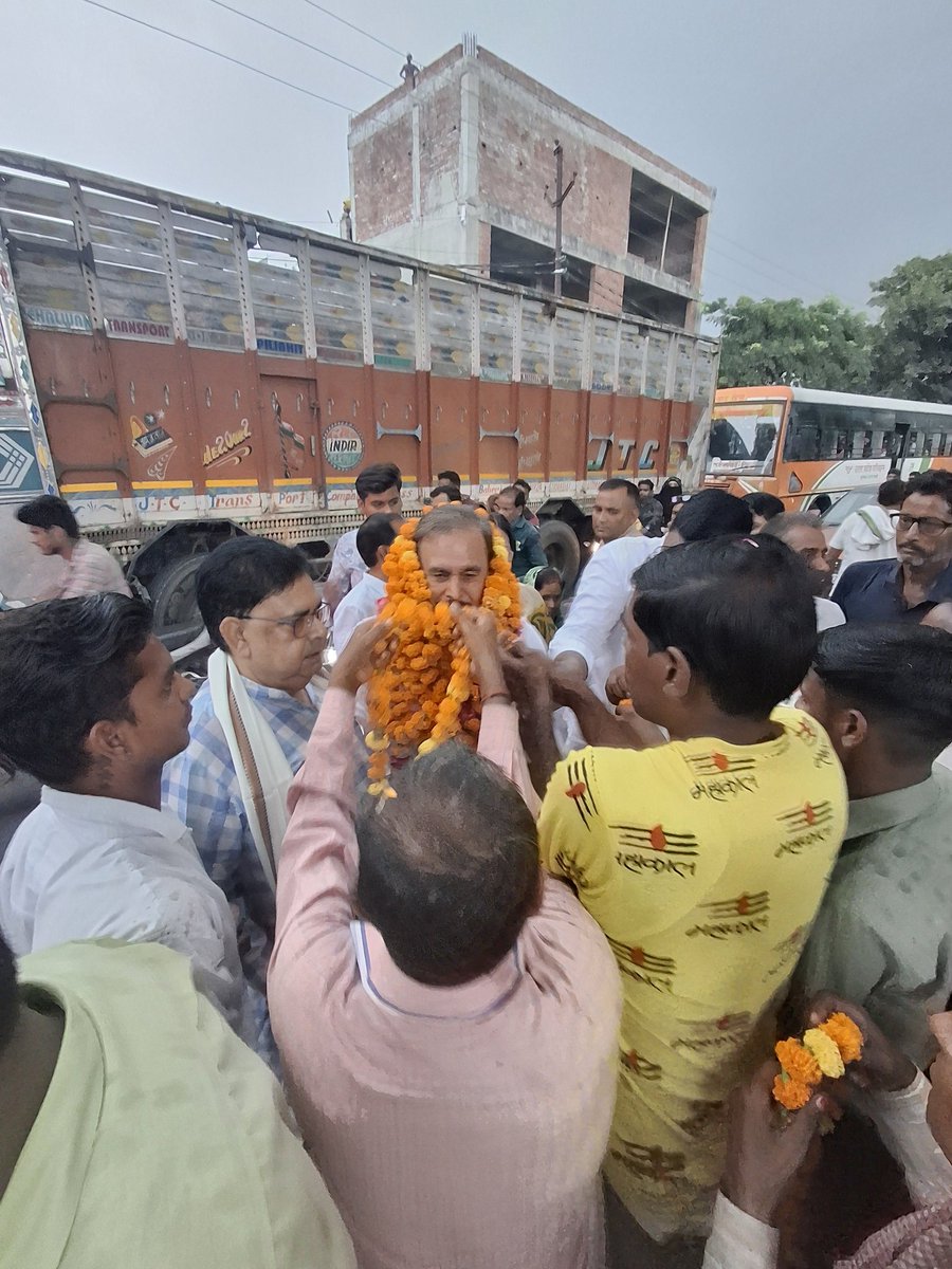 Ramashishmlc's tweet image. आज एटा की ओर जाते समय कायमगंज मे राष्ट्रीय लोकदल के कार्यकर्ताओं द्वारा श्री राजीव रंजन प्रदेश महासचिव साथ ही सुजाता सिंह प्रदेश सचिव का स्वागत हुआ एवं बैठक को संबोधित किया |