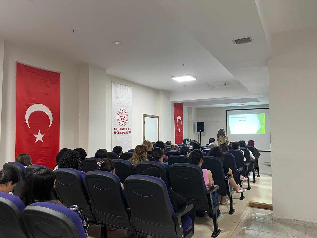 GSB_Kocaeli's tweet photo. Yurdumuza yeni kayıt yaptıran öğrencilerimizle iletişim toplantısı gerçekleştirdik.

📍 İzmit Canfeda Hatun Yurdu https://t.co/zu4tQSHTwQ