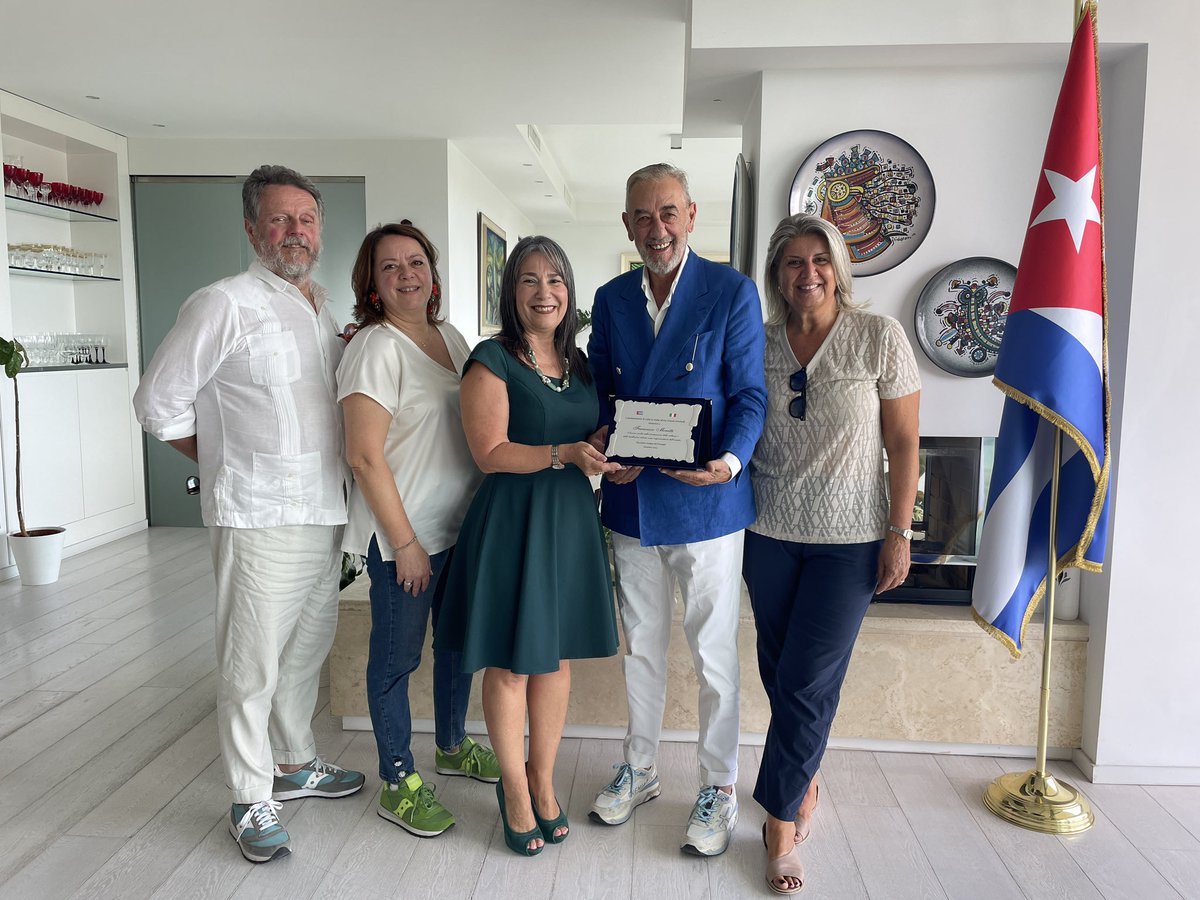 MirtaGranda's tweet photo. Ho ricevuto Francesco Minetti, presidente del Cigar Club di #Matelica, e i suoi principali collaboratori per l'organizzazione dell'Incontro Amigos del Partagás, festival che nel 2026 celebrerà la sua XX edizione. @minettif https://t.co/lw1ShENUWZ
