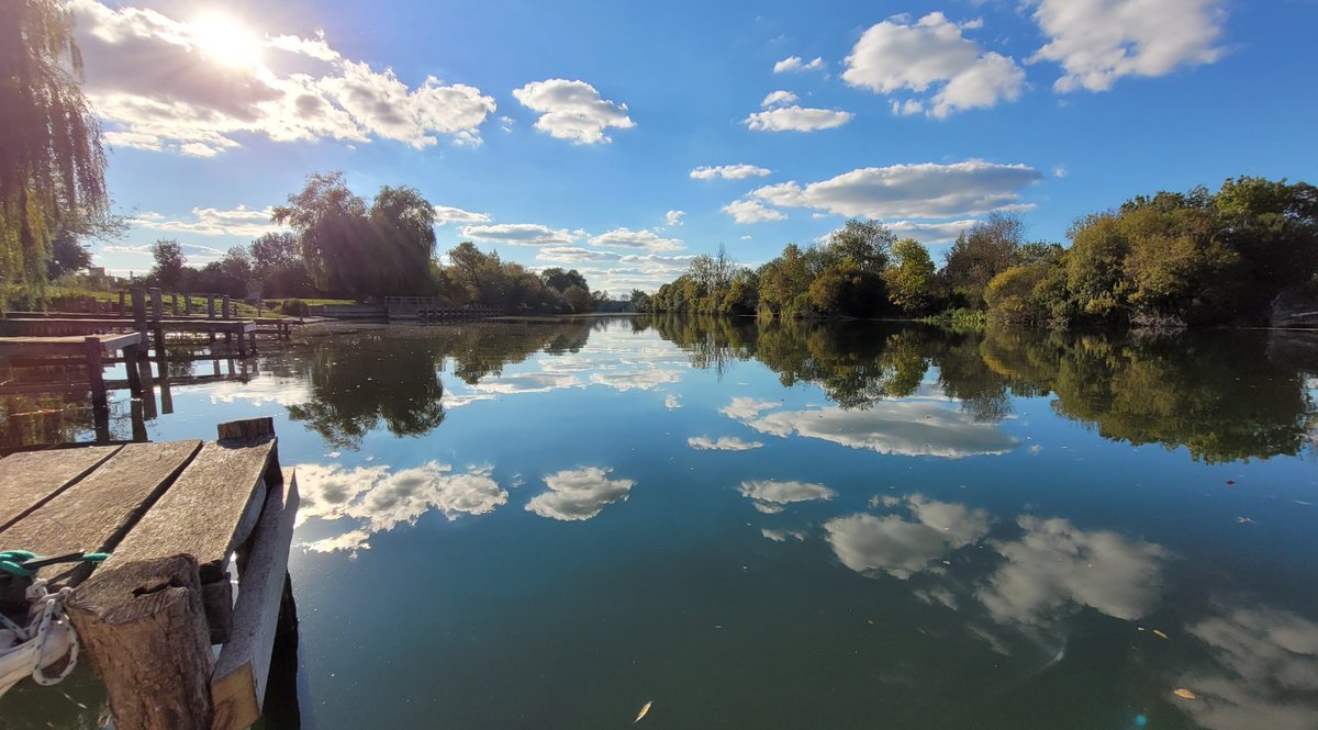 LeCourty's tweet photo. Enjoying a beautiful afternoon and evening at the Charente river yesterday

#rivercharente #reflections #clouds #holidayfrance #poitoucharentes #charentemaritime #ruralretreat #holidayvilla #villawithpool #sawdaystravel https://t.co/sOx0OvUwWe
