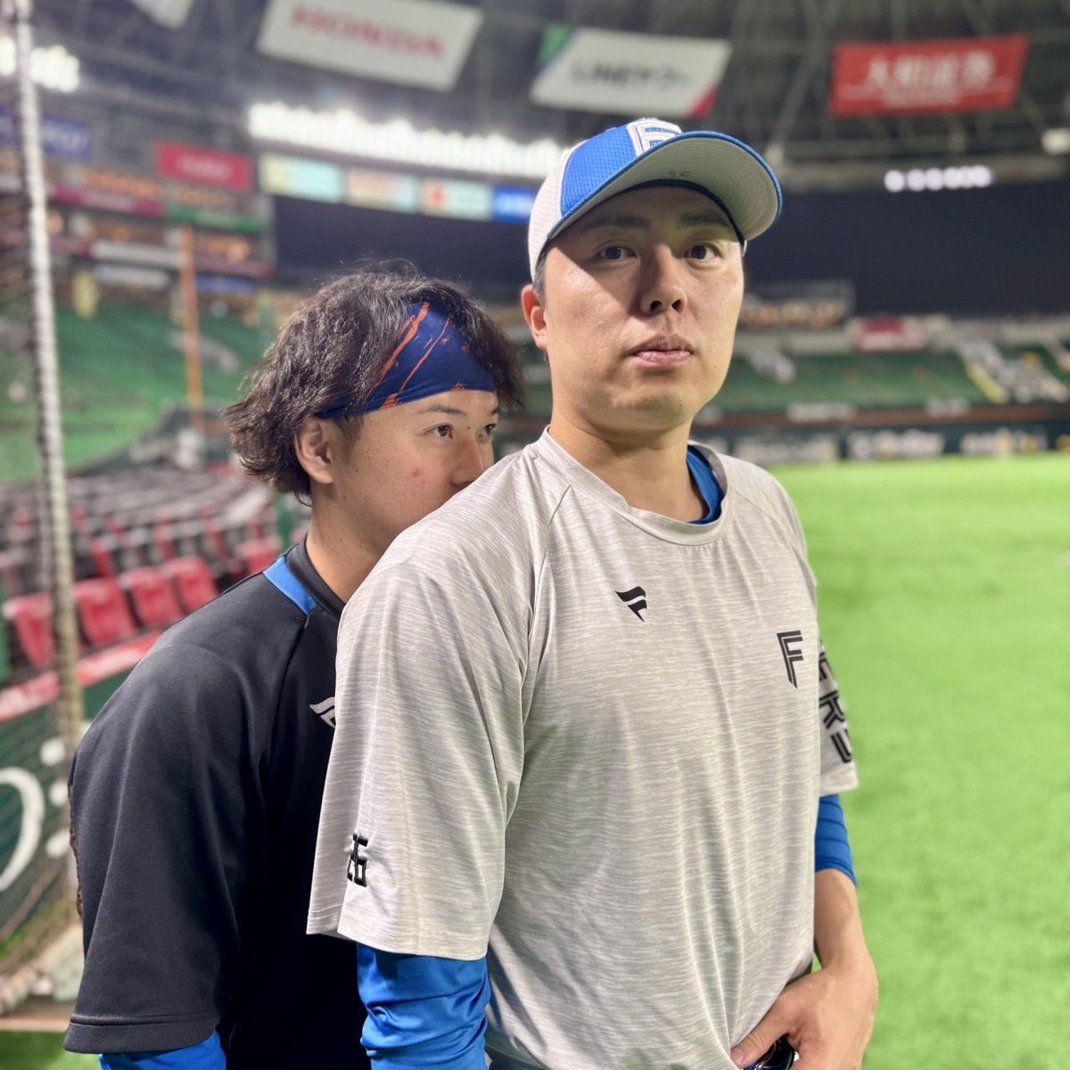 FightersPR's tweet photo. #今川優馬 選手と #生田目翼 投手が一軍に合流しました🔥

待ち侘びた同級生と😆🙌

#淺間大基 #田中正義
#lovefighters https://t.co/VN9mRnSyH0