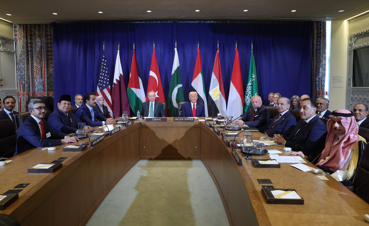 Trump planı belliki geçen hafta yapılan bu toplantıda konuşulmuş. Planın açıklanmasının ardından 8 ülkenin (Mısır, Ürdün, BAE, Endonezya, Pakistan, Türkiye, Suudi Arabistan ve Katar) desteklerini ifade eden ortak bildiri yayınlamaları bunu gösteriyor.

İki yıl Gazze'nin cehenneme